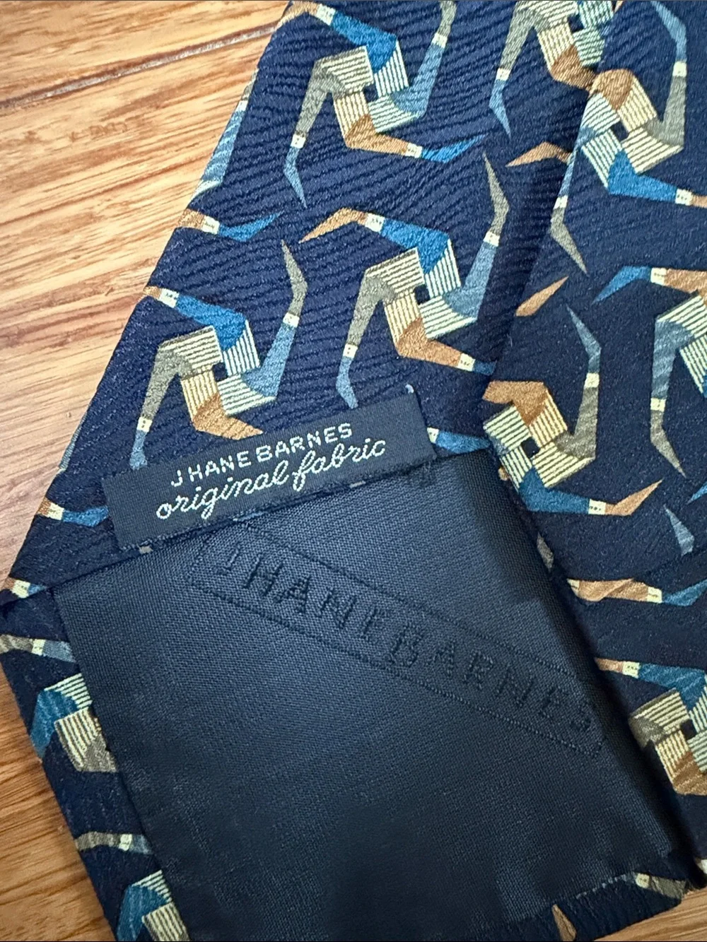 (8t)JHANE BARNES Original Fabric 100% Silk Abstract Geometric Tie Made in Japan